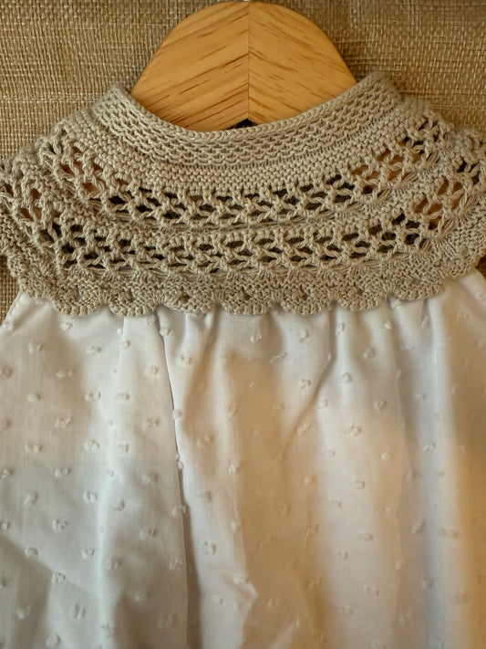 Ranita Blanca con cuello tejido